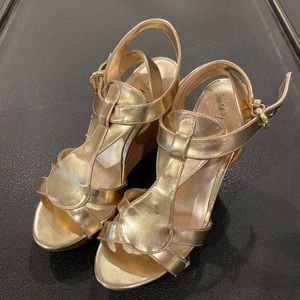 GUESS Wedge Sandal Gold Size 6 & 1/2